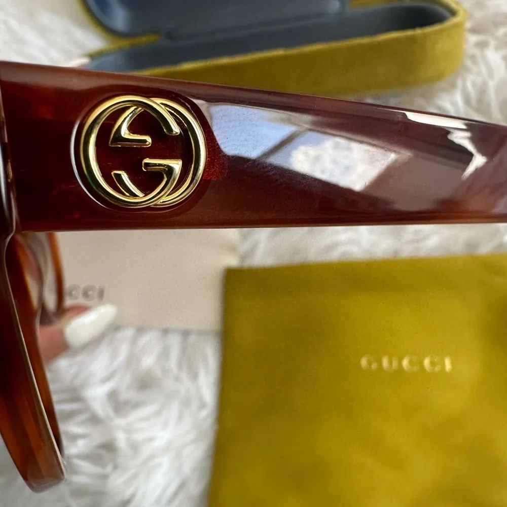 EUC GUCCI SUNGLASSES - Picture 3 of 7